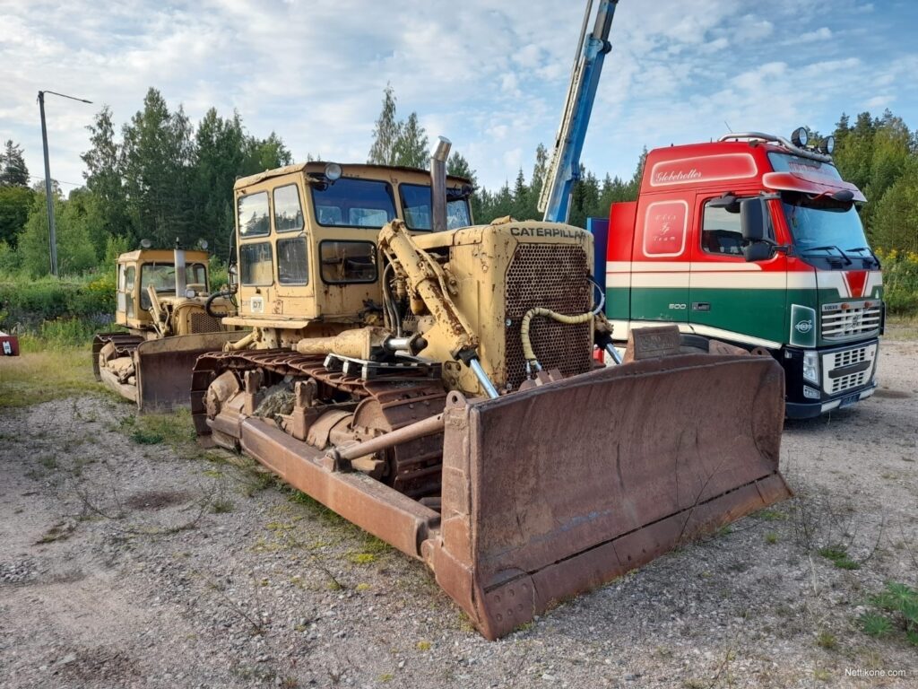 Caterpillar D7 F repijällä Vanhanliiton puskukone