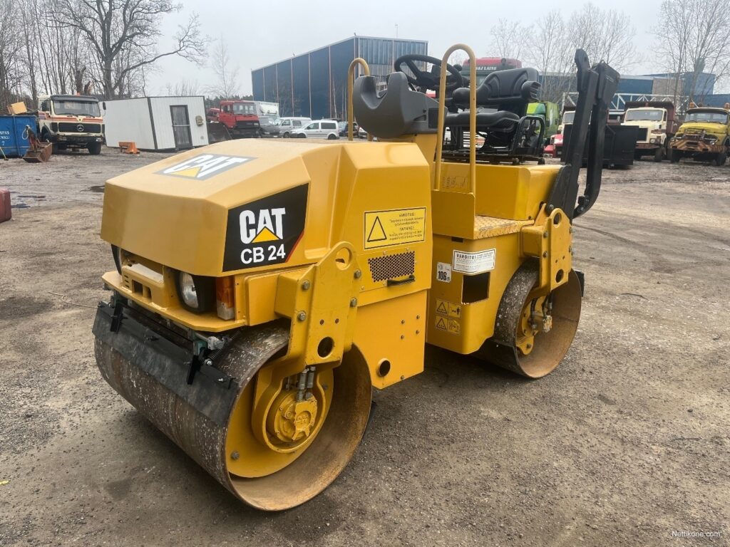 Caterpillar CB24 jyrä vain 1300 h Vähän käytetty