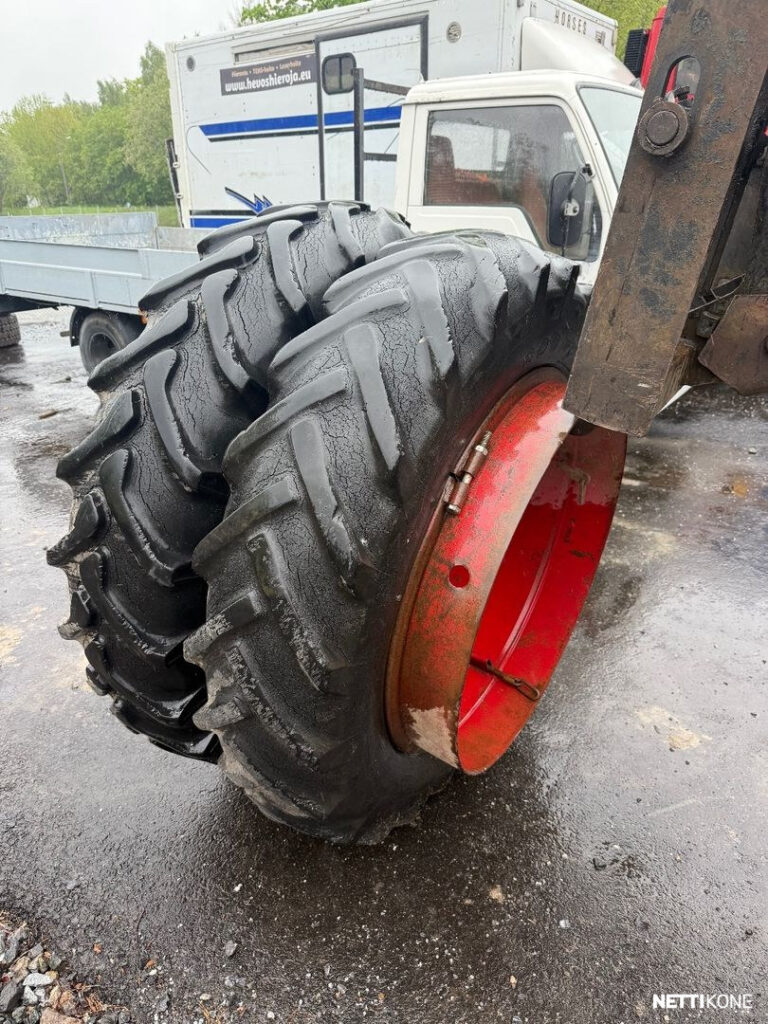Massey Ferguson Paripyörät 13.5/12-36 Ollut mf 265