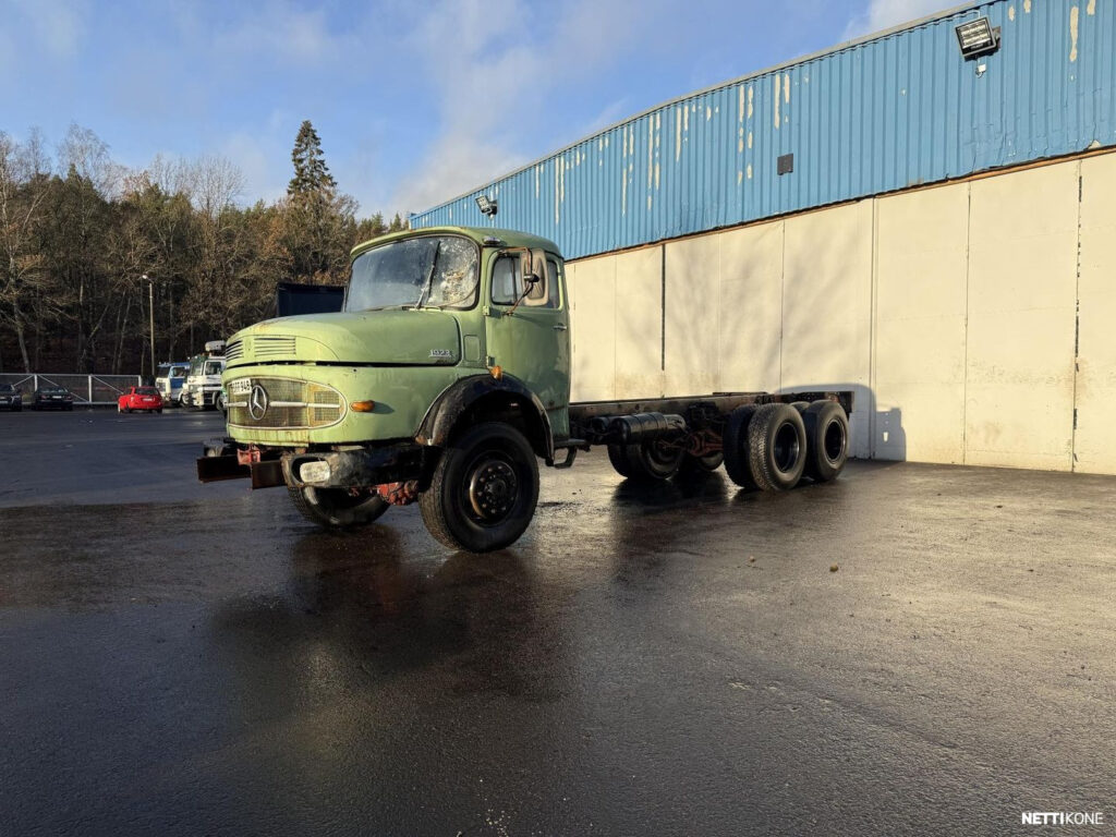 Mercedes-Benz 1923 4x4 + 2 Ikäisekseen siisti ja hyvässä kunnossa