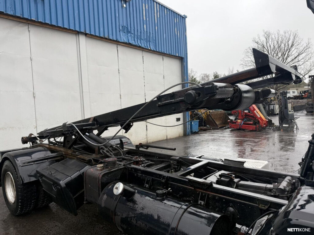 Multilift Vaijerilaite 8 ton  4.7 m Sis pumppu ja säiliö