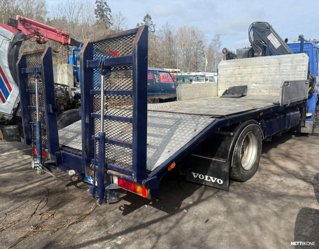 Volvo Koneenkuljetuslava Hydrauliset rampit 4 m tasanen + 1 m luiska
